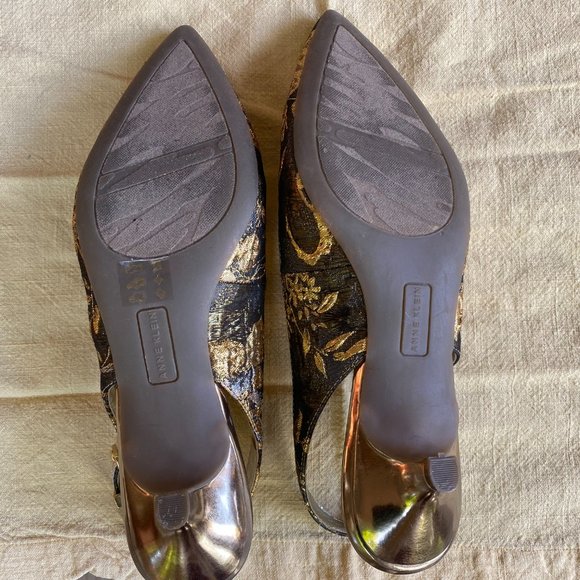 Gold Anne Klein slingbacks size 9M - Picture 7 of 7